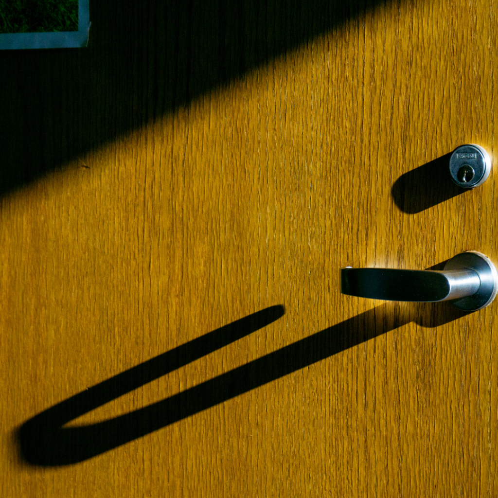 A wooden door with a doorhandle. 